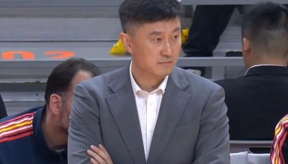 广东男篮40分惨败，三分球35中5+17次失误，上海男篮酣畅淋漓大胜