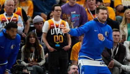 开云中国-爵士危难时刻想起防守绝活，他们还不想就此倒下