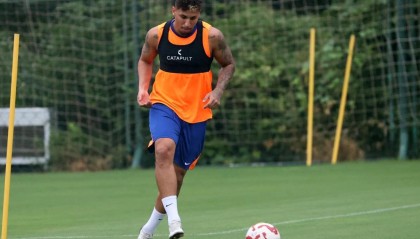 开云平台-泰山集结备战申花：五大主力缺席不如一哨偏袒，足协敢请洋裁判吗